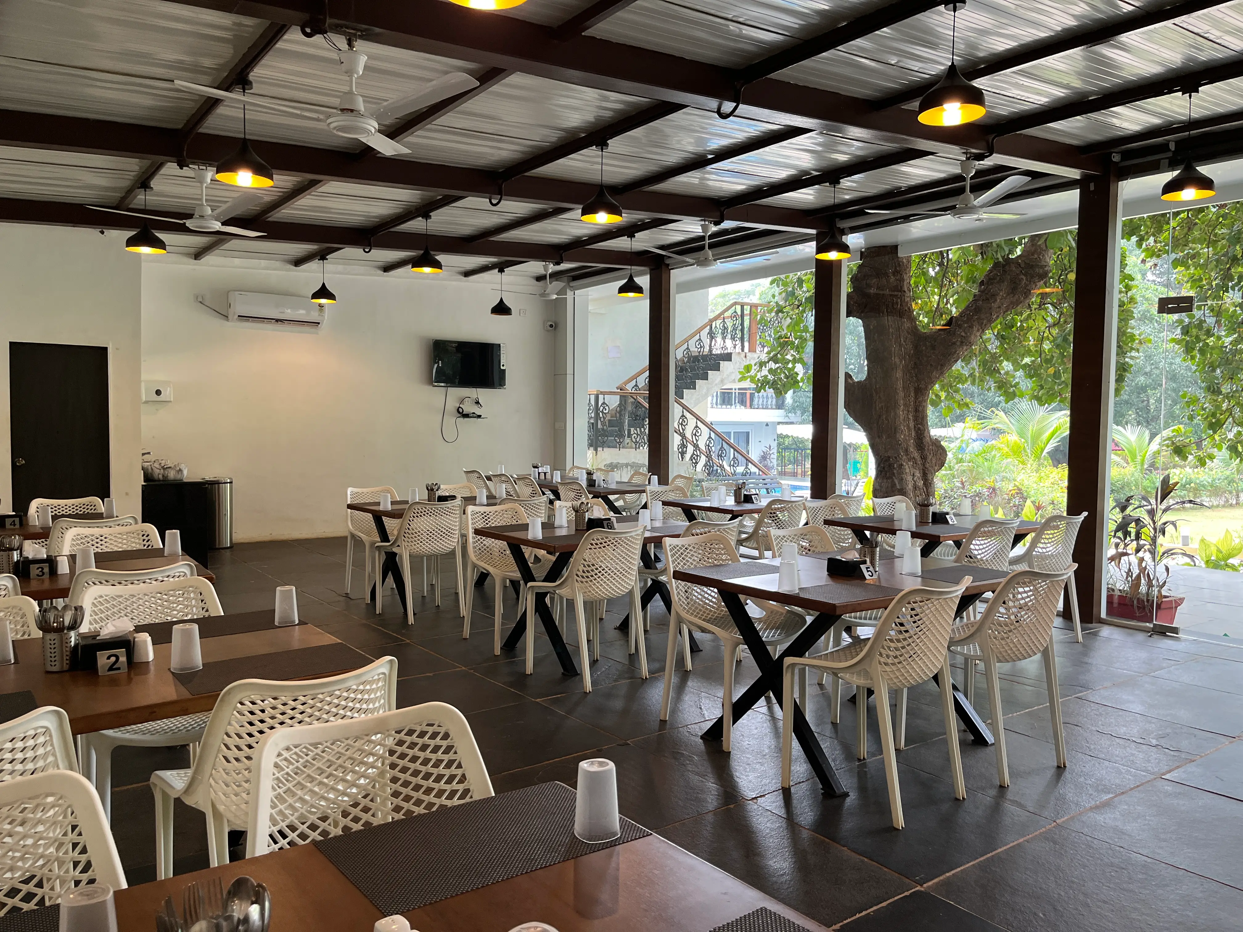 Restaurant in Karjat offering peaceful multi cuisine dining 